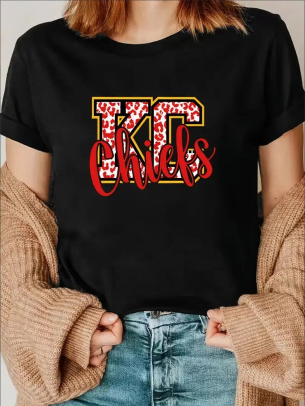 KC, Football Graphic Print T-Shirt - Crew Neck, A Comfortable Women's Short-sleeved Crew Neck T-shirt For Everyday Wear And Stylish Layering